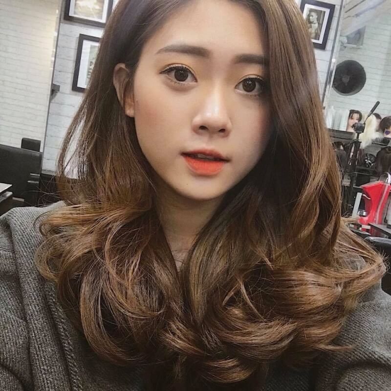 Tóc uốn xoăn lọn to đẹp