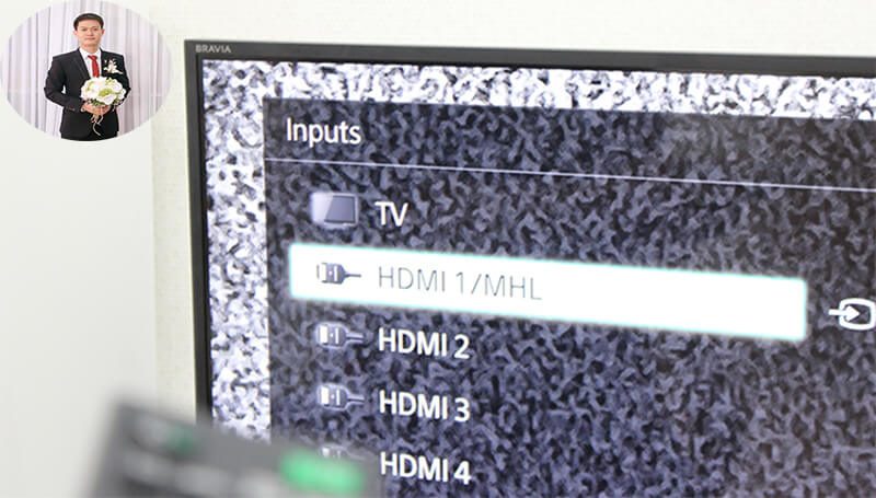 Sử dụng remote bấm nút nguồn vào của tivi ---> chọn vào HDMI