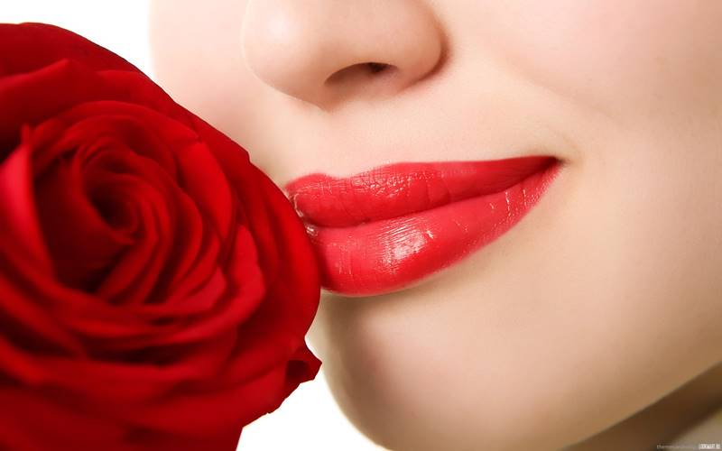Đôi môi căng mọng đẹp tự nhiên