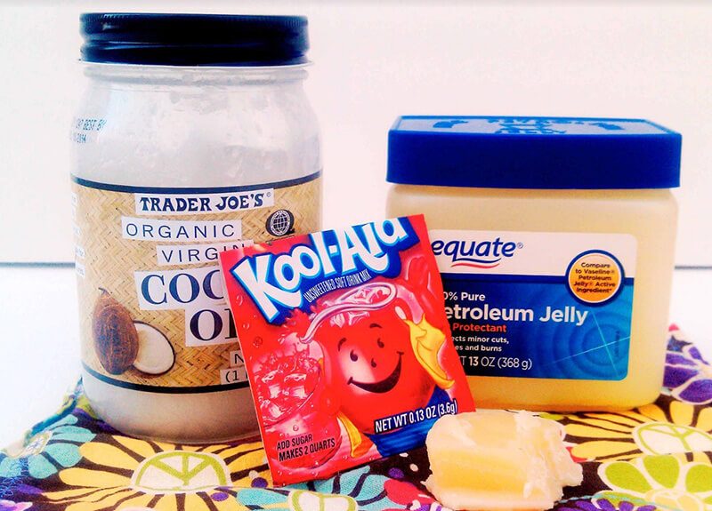 Làm son môi từ Kool Aid và dầu khí Jelly