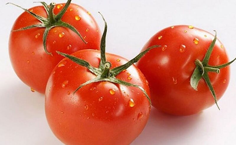 Cà chua chọn màu đỏ để son lên màu được đẹp