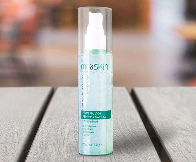 MIOSKIN chứa những thành phần đắt giá như tế bào gốc noãn thực vật, nám kim cương đen, DNA cá hồi,...